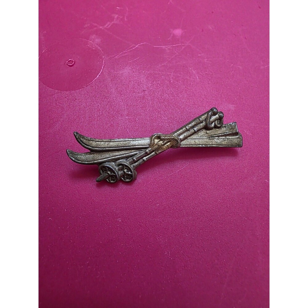 Vintage German Silver Tone Skis w Poles Brooch Metal Pin Oktoberfest Winter